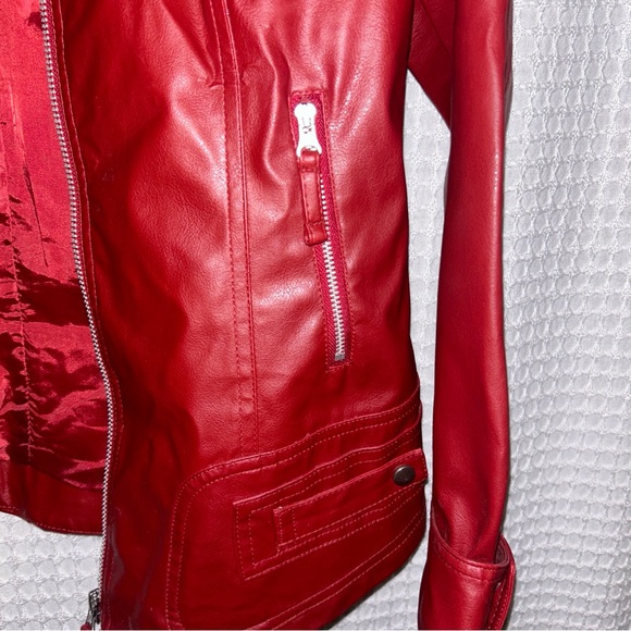 Red Jacket - Picture 3 of 6